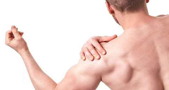 تعبیر خواب دست روی شانه گذاشتن ، معنی دست روی شانه گذاشتن در خواب