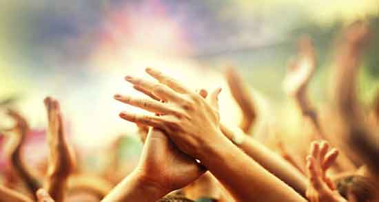 تعبیر خواب دست زدن ، معنی تشویق و کف زدن در خواب چیست