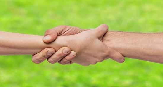 تعبیر خواب دست گرفتن ، معنی گرفتن دست کسی در خواب چیست