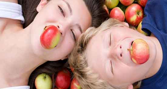 تعبیر خواب سیب خوردن ، و دیدن باغ و سبد و درخت سیب در خواب برای زن باردار
