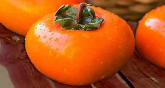 تعبیر خواب میوه خرمالو ، معنی دیدن و خوردن خرمالوی شیرین در خواب چیست