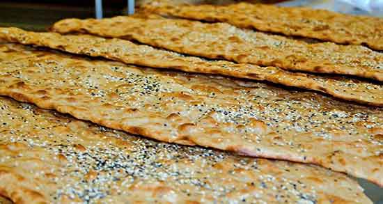 تعبیر خواب نان سنگک ، نذری گرفتن و بربری داغ در خواب چیست