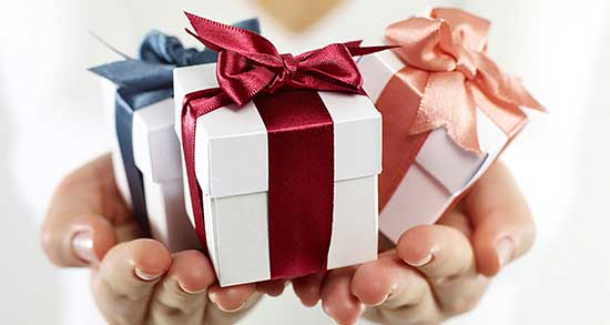 تعبیر خواب هدیه گرفتن دختر مجرد ، معنی دیدن هدیه گرفتن دختر مجرد در خواب
