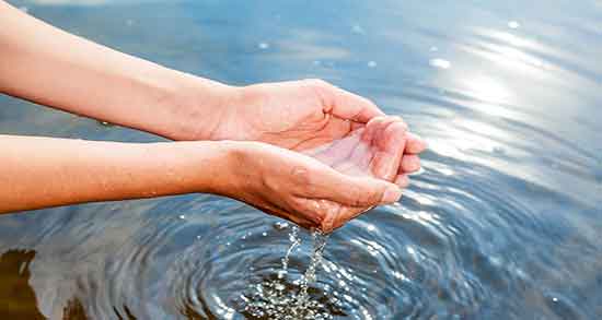 تعبیر خواب وضو ، گرفتن نادرست به سختی شخص دیگری و وضو گرفتن مرده