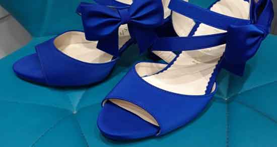 تعبیر خواب کفش آبی رنگ ، فیروزه ای و قهوه ای و مغازه کفش فروشی و گم شدن