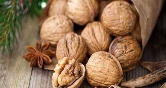 تعبیر خواب گردو دادن به دیگران ، معنی دیدن گردو دادن به دیگران در خواب