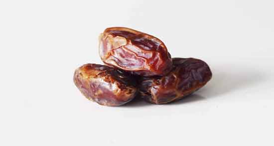 خرما از چند ماهگی میشه به نوزاد داد ؛ از چه ماهی می توان به نوزاد خرما داد؟