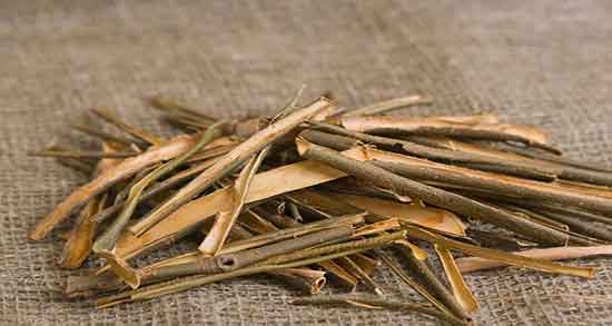 خواص عرق پوست بید ؛ فواید مصرف عرق پوست بید برای التهاب پوست