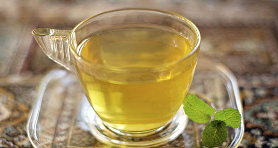 خواص پودر زنجبیل در چای ؛ آشنایی با فواید درمانی ریختن پودر زنجبیل در چای