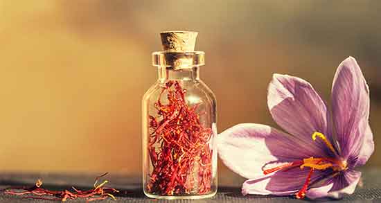دمنوش زعفران برای پریود شدن ؛ ایا دمنوش زعفران باعث خون ریزی میشود