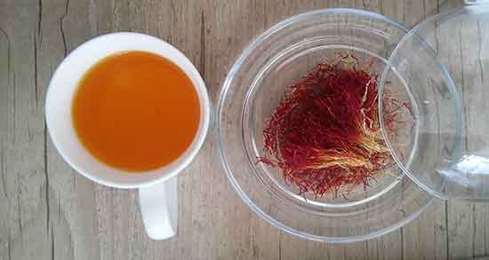 دمنوش زعفران برای پریودی ؛ فواید دمنوش زرشک و زعفران برای پریود شدن