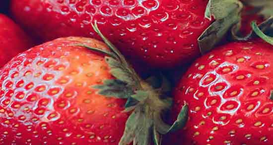 دیدن توت فرنگی در خواب زن باردار ؛ تعبیر خواب توت فرنگی برای زن باردار چیست
