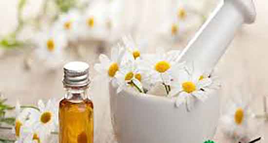 عرق بابونه در بارداری و مضرات مصرف عرق بابونه برای زنان حامله عرق بابونه در بارداری ؛ مضرات مصرف عرق بابونه برای زنان حامله