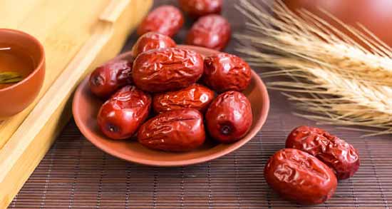 عناب برای گربه ؛ آشنایی با خواص و مضرات عناب برای گربه