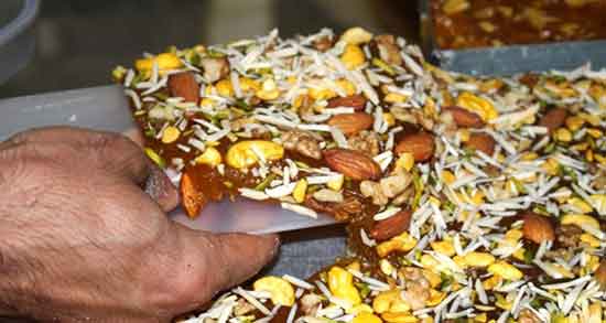 مسقطی با نشاسته ؛ چگونه با نشاسته گندم مسقطی درست کنیم