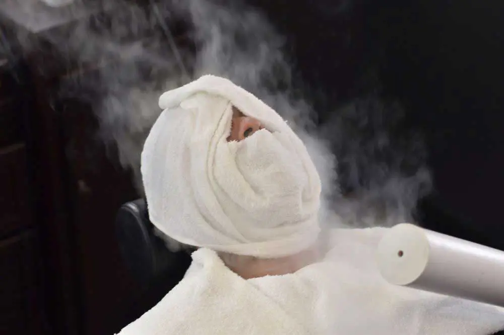 فواید بخور پوست صورت (از پاکسازی تا جوان سازی پوست) و نحوه انجام