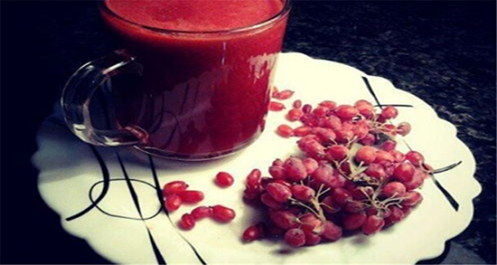 خواص آب زرشک در قاعدگی ؛ خاصیت مصرف آب زرشک در دوران قاعدگی