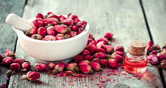 خواص روغن گل سرخ و سرکه ؛ فواید مصرف روغن گل سرخ برای لک صورت