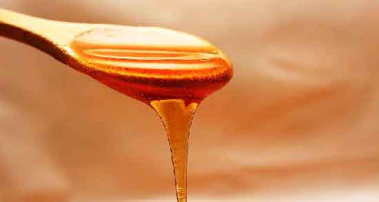 خواص عسل طبیعی در چشم ؛ درمان عفونت های چشم با ریختن عسل طبیعی در چشم