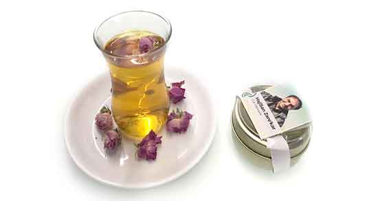 خواص چای زعفران و گل محمدی ؛ خوردن چای زعفران با گل محمدی