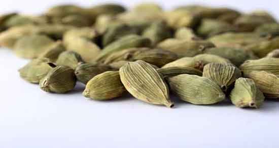 خواص چای هل ؛ و دارچین و زعفران و گلاب و میخک و طریقه مصرف هل در چای