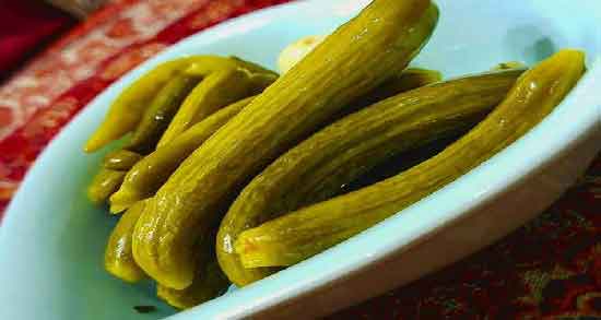 خیار شور در شیردهی و تاثیر خوردن خیار شور برای شیر مادر خیار شور در شیردهی ؛ تاثیر خوردن خیار شور برای شیر مادر