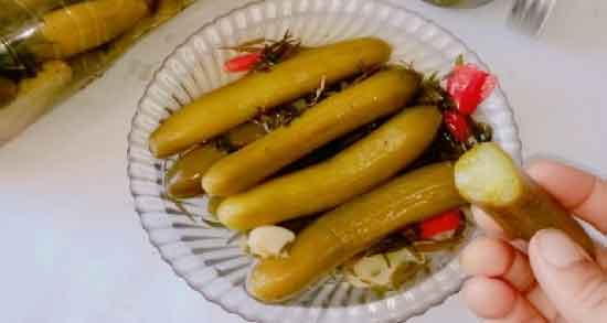 خیار شور و کبد چرب ؛ خواص و مضرات خوردن خیار شور برای کبد چرب