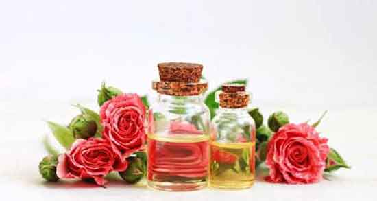روغن گل سرخ در بارداری ؛ مالیدن روغن گل سرخ به شکم در بارداری