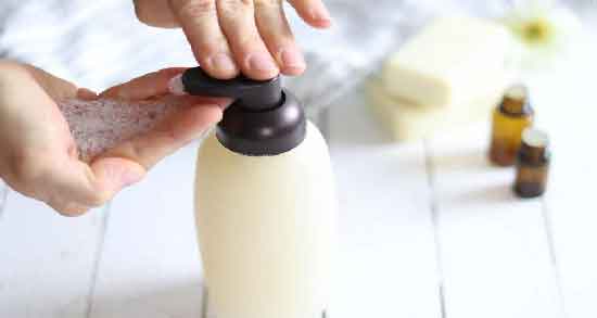 ریختن روغن رزماری در شامپو ؛ فواید و مضرات ریختن روغن رزماری در شامپو