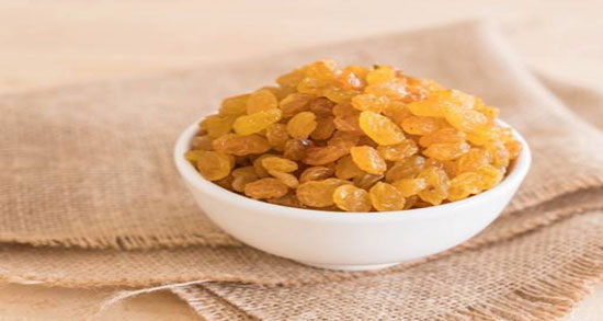 طرز تهیه آب کشمش ؛ دستور تهیه آب کشمش برای درمان جوش صورت
