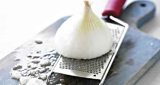 فواید آب پیاز پوست صورت ؛ روش درست کردن ماسک آب پیاز برای درمان جوش