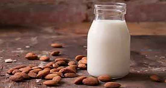 فواید شیر بادام برای نوزاد ؛ خاصیت مصرف شیر بادام برای نوزاد ۴ ماهه
