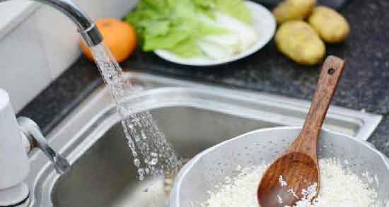 فواید لعاب برنج برای پوست ؛ کاهش چین و چروک پوست با استفاده از لعاب برنج