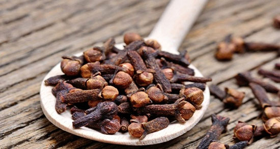 فواید و مضرات روغن میخک ؛ خواص و عوارض روغن میخک برای پوست صورت