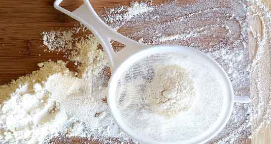 مضرات بکینگ پودر تاریخ گذشته ؛ استفاده از بکینگ پودر تاریخ گذشته چه ضرری دارد؟