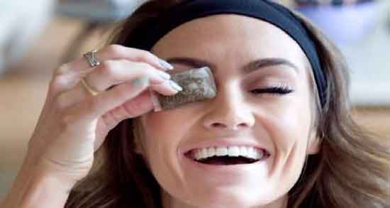 چای کیسه ای برای پف چشم و تاثیر استفاده از چای کیسه ای برای درمان پف چشم چای کیسه ای برای پف چشم ؛ تاثیر استفاده از چای کیسه ای برای درمان پف چشم