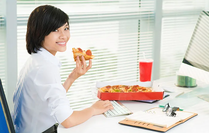 ۹ ترفند ساده تغذیه سالم در محیط کار برای شادابی و نشاط بیشتر بدن