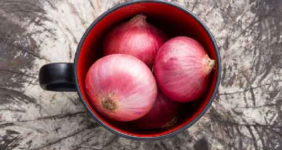 آب پیاز در بارداری و همه چیز درباره خواص و مضرات استفاده از آب پیاز برای زن باردار آب پیاز در بارداری ؛ همه چیز درباره خواص و مضرات استفاده از آب پیاز برای زن باردار