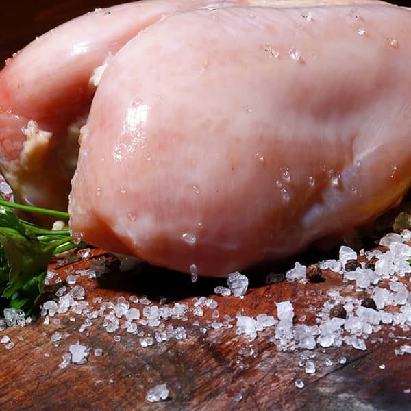 اشتباهی وحشتناک در شستن مرغ