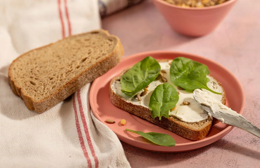 بهترین نوع نان برای کبد چرب؛ نان سنگک، سبوس دار، جو یا چاودار؟ بهترین نوع نان برای کبد چرب؛ نان سنگک، سبوس دار، جو یا چاودار؟