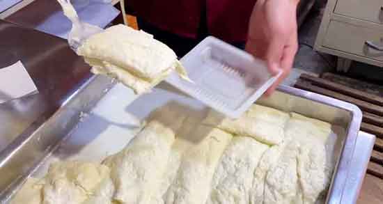 خواص سرشیر گاومیش ؛ همه چیز درباره خواص بسیار زیاد سرشیر گاومیش خواص سرشیر گاومیش ؛ همه چیز درباره خواص بسیار زیاد سرشیر گاومیش