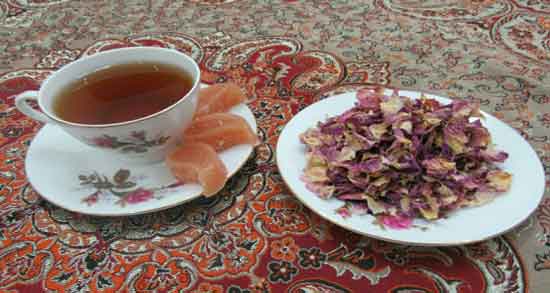 خواص گل محمدی در چای سیاه ؛ خواص بسیار زیاد نوشیدن چای با گل محمدی خواص گل محمدی در چای سیاه ؛ خواص بسیار زیاد نوشیدن چای با گل محمدی