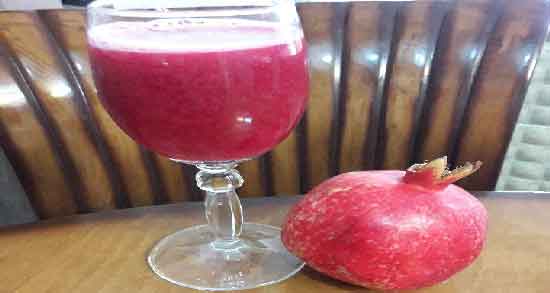 فواید آب انار ترش ؛ کاهش فشار خون و قند خون با خوردن آب انار ترش فواید آب انار ترش ؛ کاهش فشار خون و قند خون با خوردن آب انار ترش