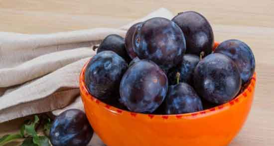 آلو سیاه برای نوزاد و درمان یبوست نوزادان با آلو سیاه آلو سیاه برای نوزاد ؛ درمان یبوست نوزادان با آلو سیاه