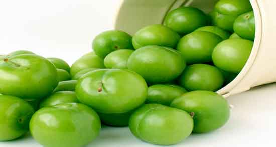 آلوچه سبز برای چی خوبه و برای درمان کدام بیماری آلوچه سبز مفید است آلوچه سبز برای چی خوبه ؛ برای درمان کدام بیماری آلوچه سبز مفید است