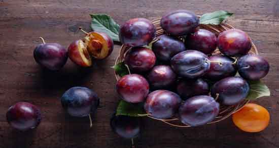 خواص آلو سیاه در بارداری ؛ درمان کم خونی زنان باردار با خوردن آلو سیاه خواص آلو سیاه در بارداری ؛ درمان کم خونی زنان باردار با خوردن آلو سیاه