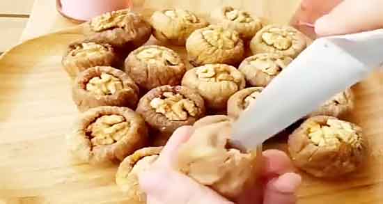 خواص انجیر خشک و گردو و خاصیت خوردن انجیر خشک و گردو به عنوان داروی مقوی معده خواص انجیر خشک و گردو ؛ خاصیت خوردن انجیر خشک و گردو به عنوان داروی مقوی معده