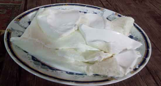 خواص سرشیر در طب اسلامی و خاصیت خوردن سرشیر از نظر طب اسلامی خواص سرشیر در طب اسلامی ؛ خاصیت خوردن سرشیر از نظر طب اسلامی