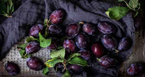 فواید آلو سیاه برای مو و تقویت رشد موها با مصرف آلو سیاه فواید آلو سیاه برای مو ؛ تقویت رشد موها با مصرف آلو سیاه