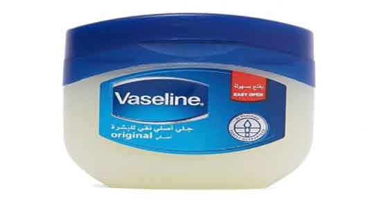 فواید وازلین چیست و خاصیت مصرف وازلین برای پوست صورت چیست فواید وازلین چیست ؛ خاصیت مصرف وازلین برای پوست صورت چیست